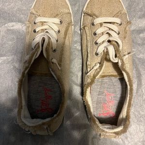Jellypop light tan tennis shoes. Size 10